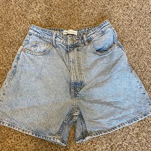 Zara Light wash denim jeans